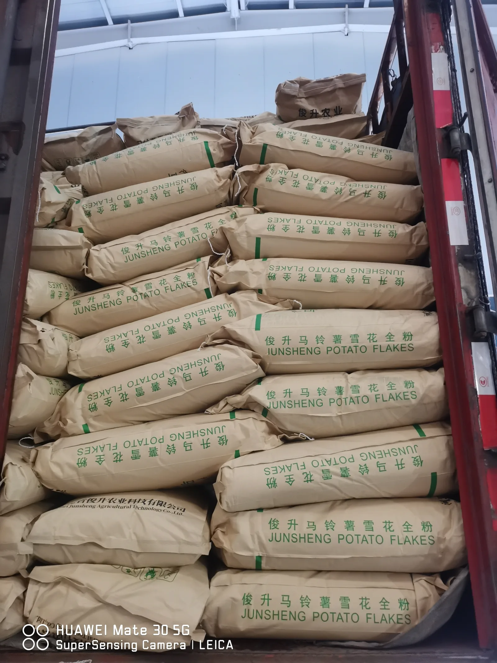 We manufacture and supply whole potato granules for global food processors, instant-food producers, bakery plants and OEM formulation partners.